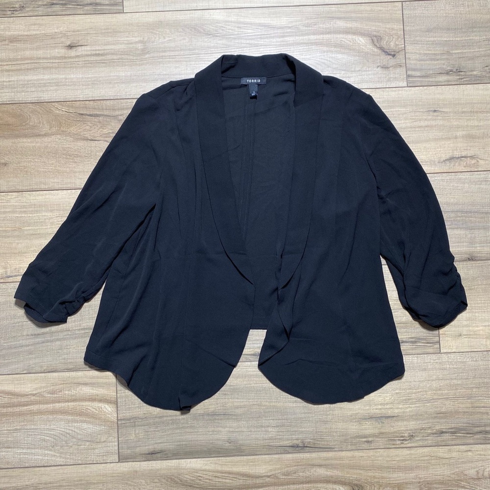 Torrid Womens Open Front Ruched 3/4 Sleeve Blazer Jacket Size 1 Black
